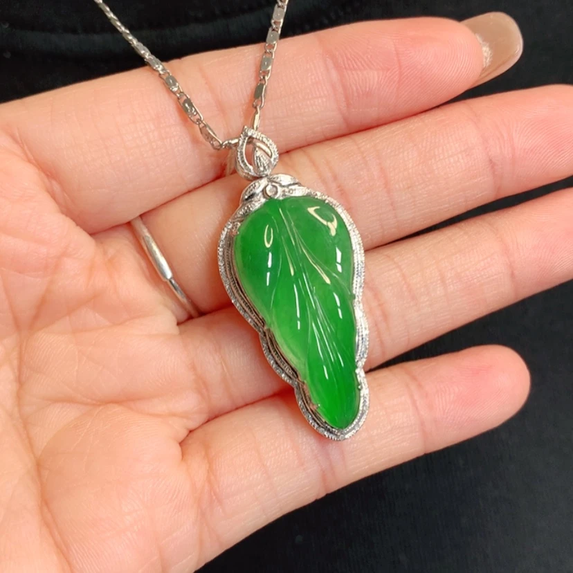 【闪购商品】颈饰18K金镶嵌翡翠叶子
