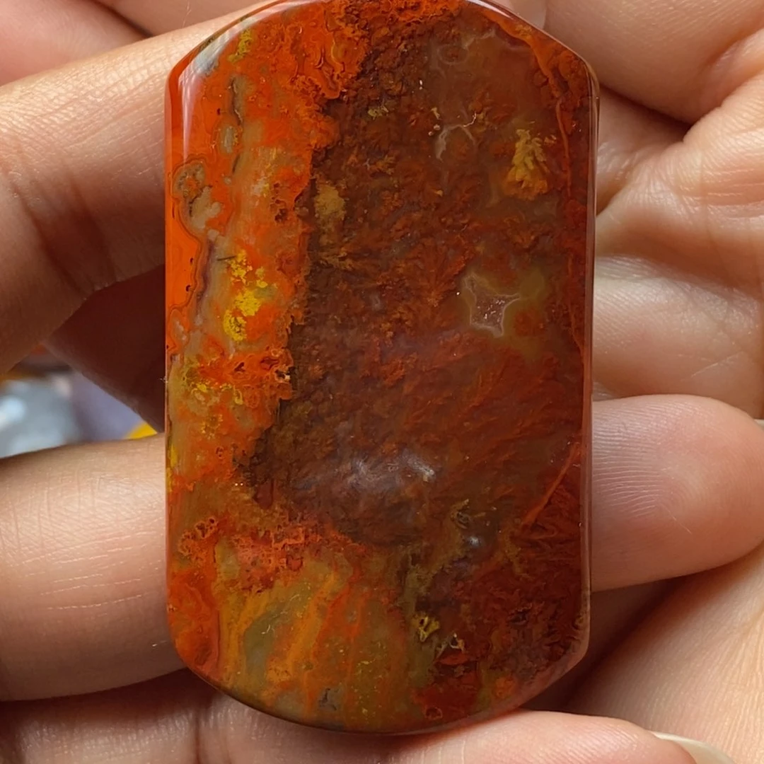 玛瑙/玉髓颈饰未镶嵌战国红