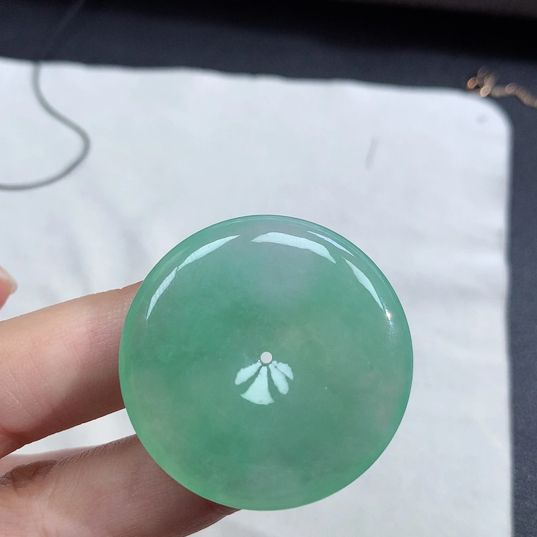 翡翠未镶嵌颈饰平安扣