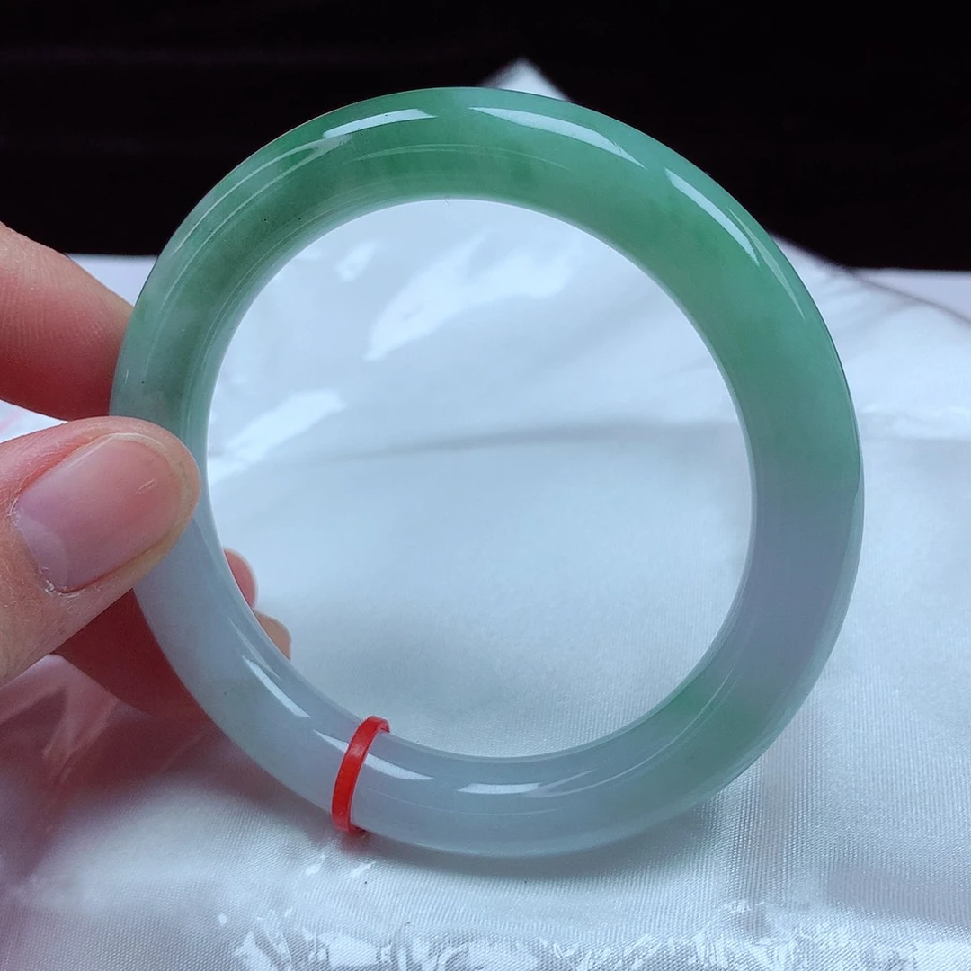 翡翠手镯（圆镯）未镶嵌55圈