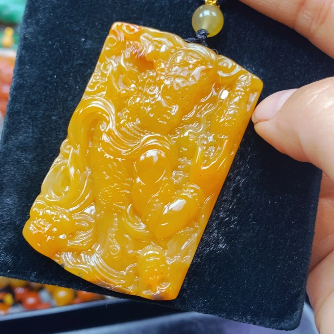 未镶嵌石英质玉（黄龙玉）颈饰