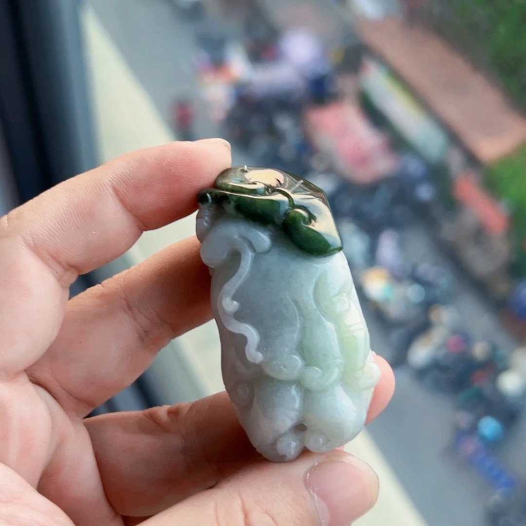 翡翠未镶嵌颈饰挂件