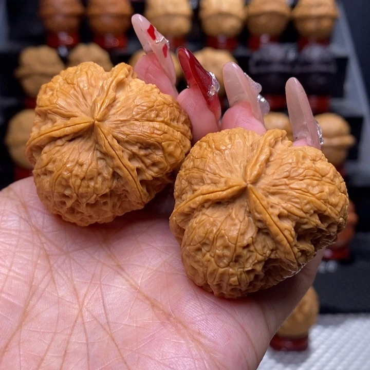 文玩核桃把件哈*哈古龙三楞4号