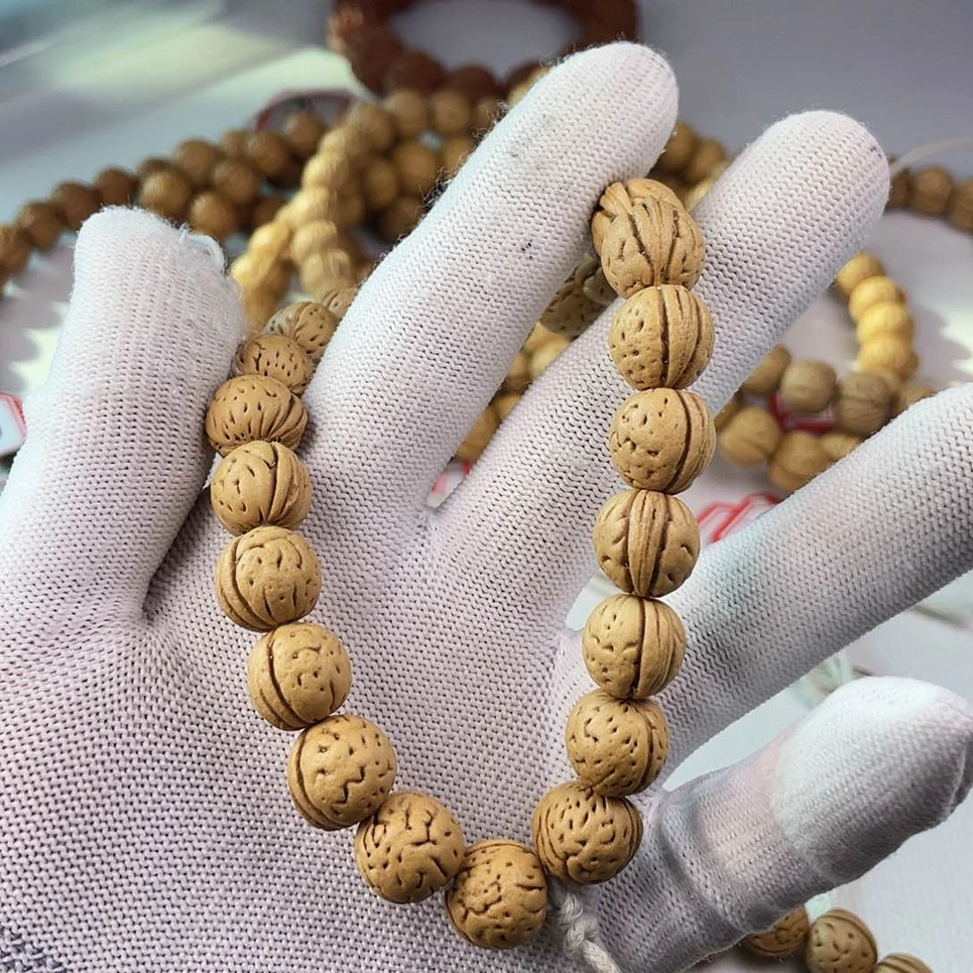 桃核吊坠我****呀桃核手串手持