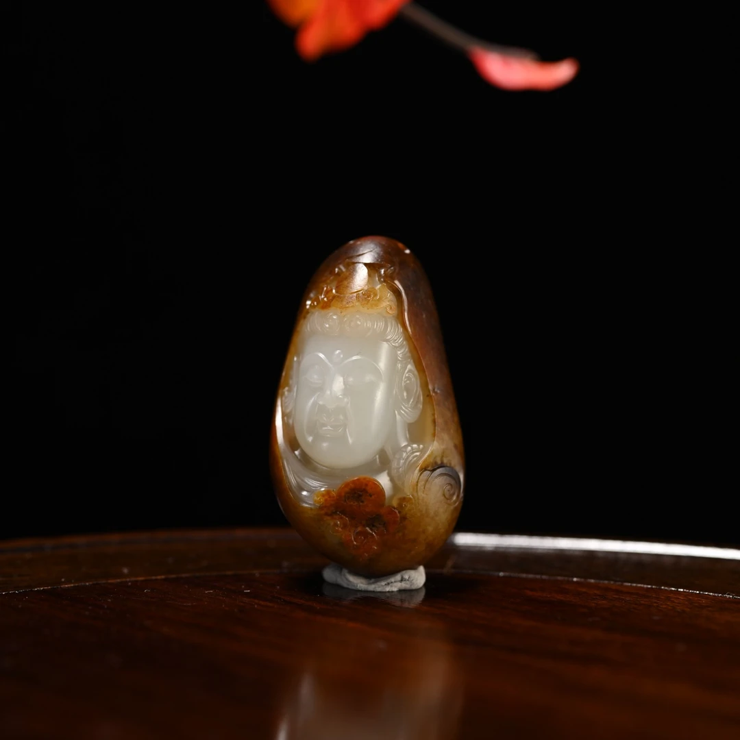 LOT8826 2512040070和田玉观音挂件（籽）/保利