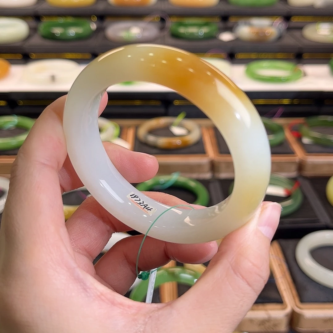 和田玉未镶嵌手镯黄糖白肉