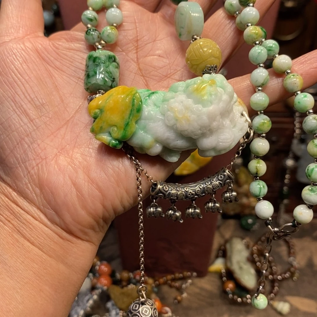 翡翠吊坠(赠链)未镶嵌