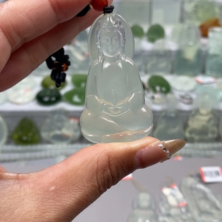 蛇纹石玉颈饰未镶嵌小**?