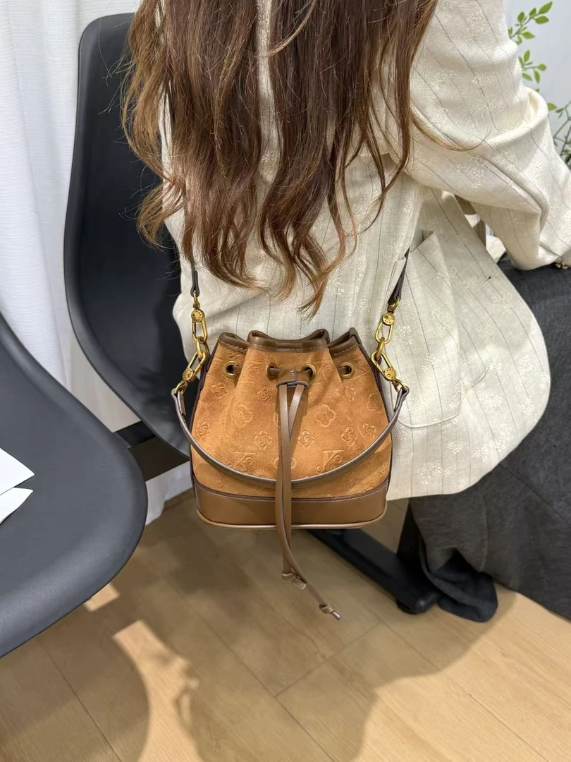 MONICA KIKI/莫妮卡奇奇时尚精致百搭个性款休闲单肩斜挎女包潮