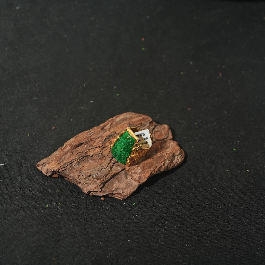 12.13香港王老板-翡翠吊坠1k367