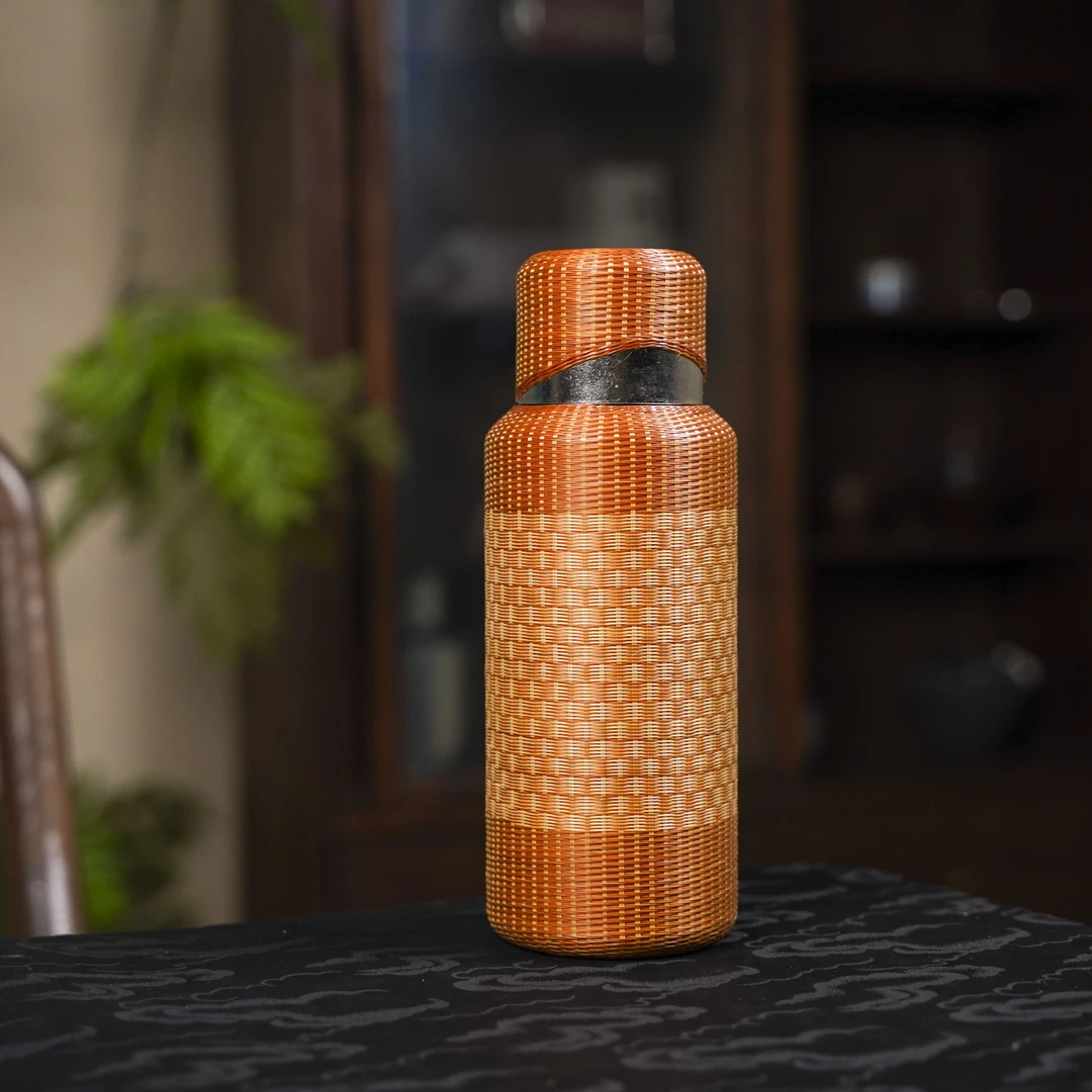 竹丝花编钛温显保温杯680ml+布袋（PY174-1）