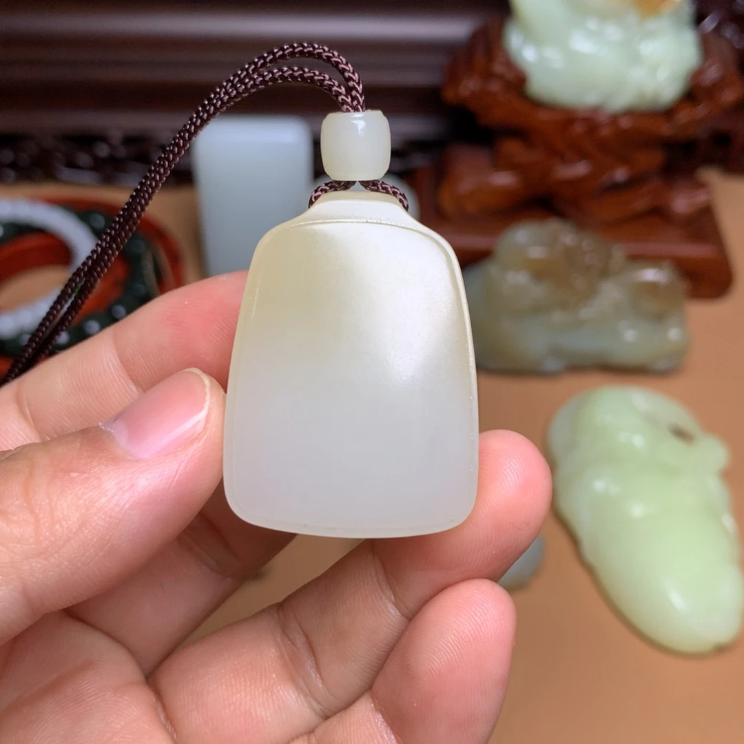 和田玉颈饰未镶嵌没*钱