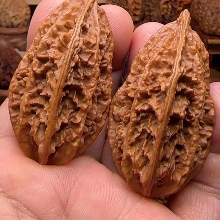 文玩核桃把件龙纹塔尖20