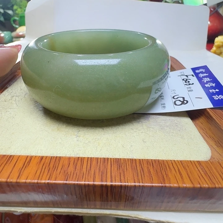 我***李石英质玉未镶嵌手镯