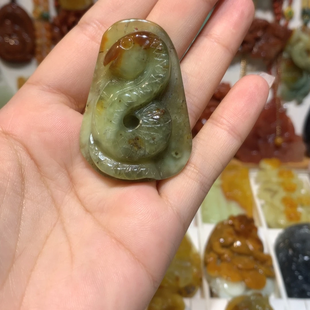 未镶嵌蛇纹石玉颈饰