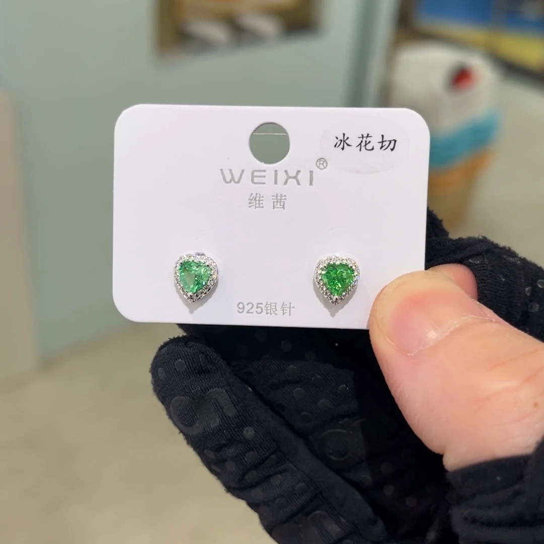 铜合金925银合成立方氧化锆绿色冰花切爱心耳钉