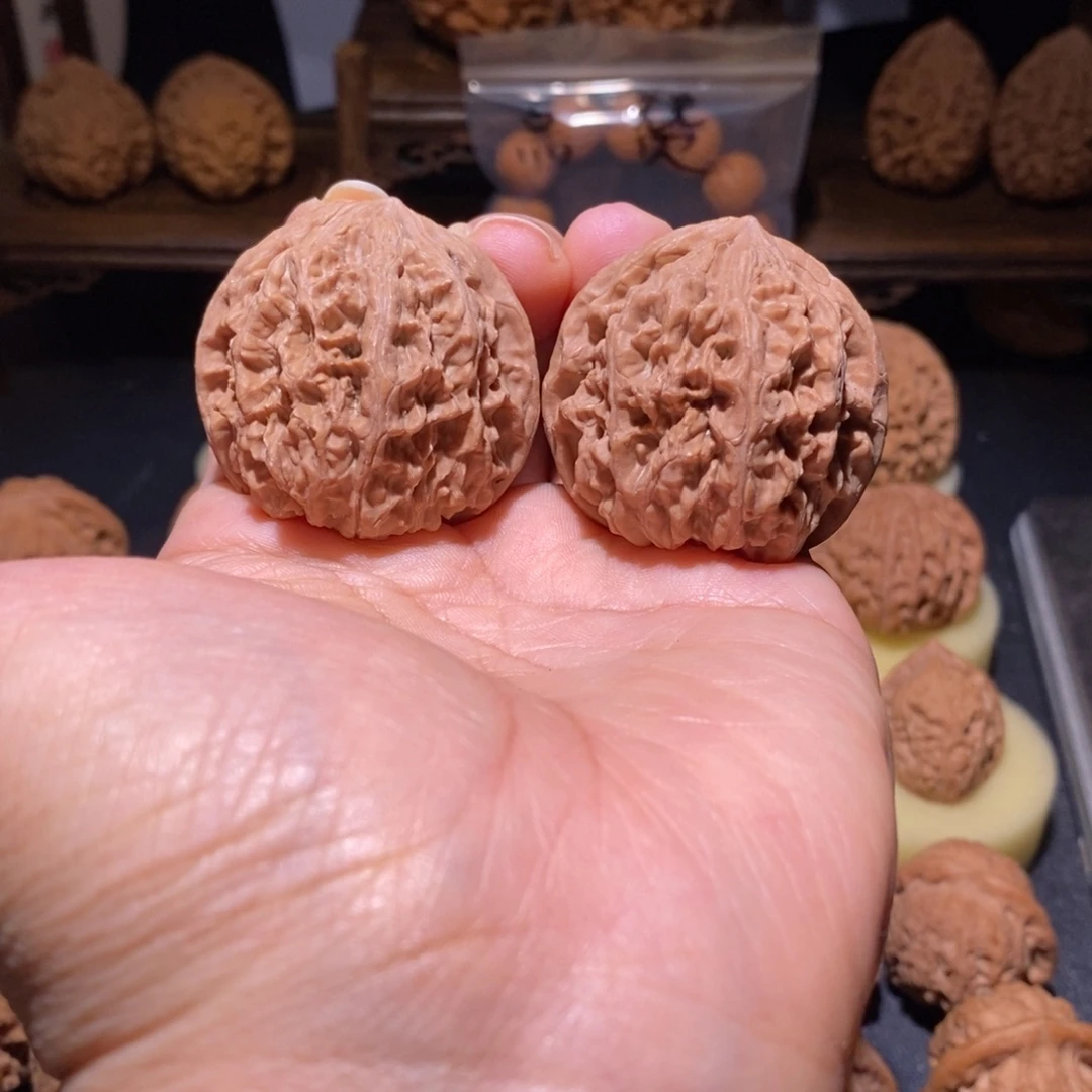 文玩核桃吊坠野牛40