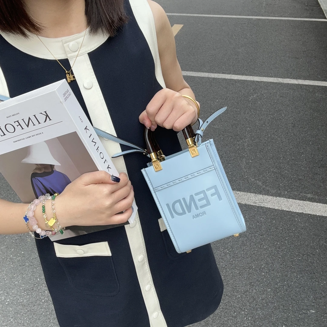 95新 FENDI/芬迪 蓝色小琴谱斜挎包