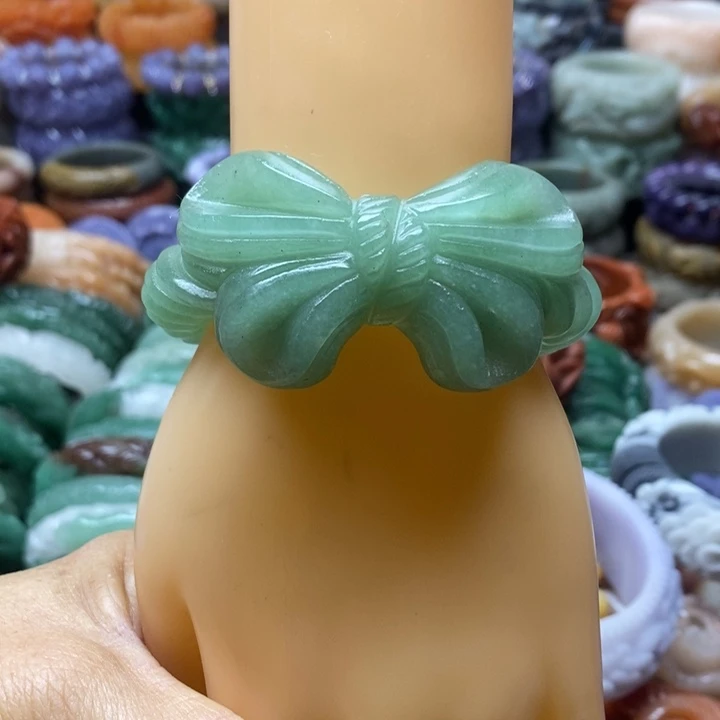 未镶嵌手镯石英质玉