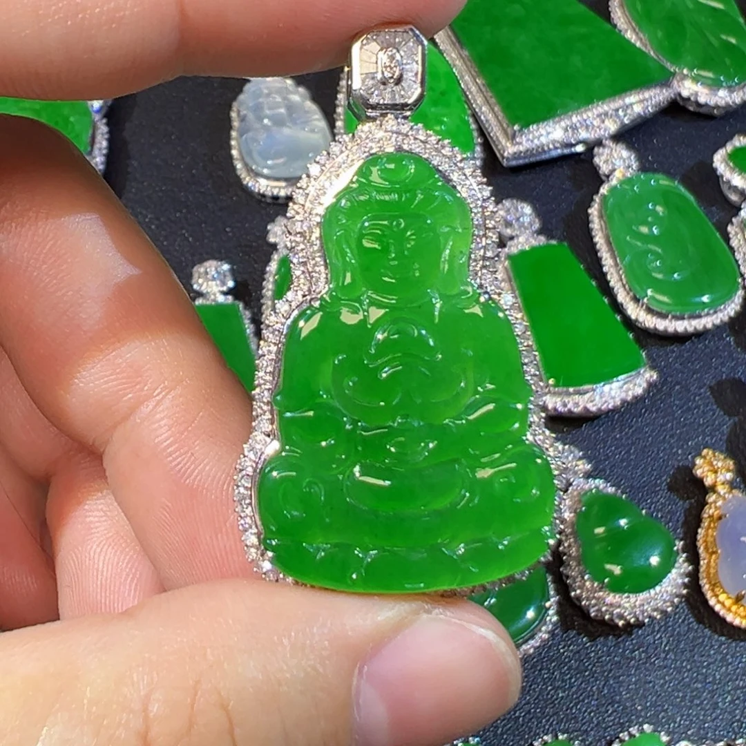 翡翠18K金镶嵌颈饰