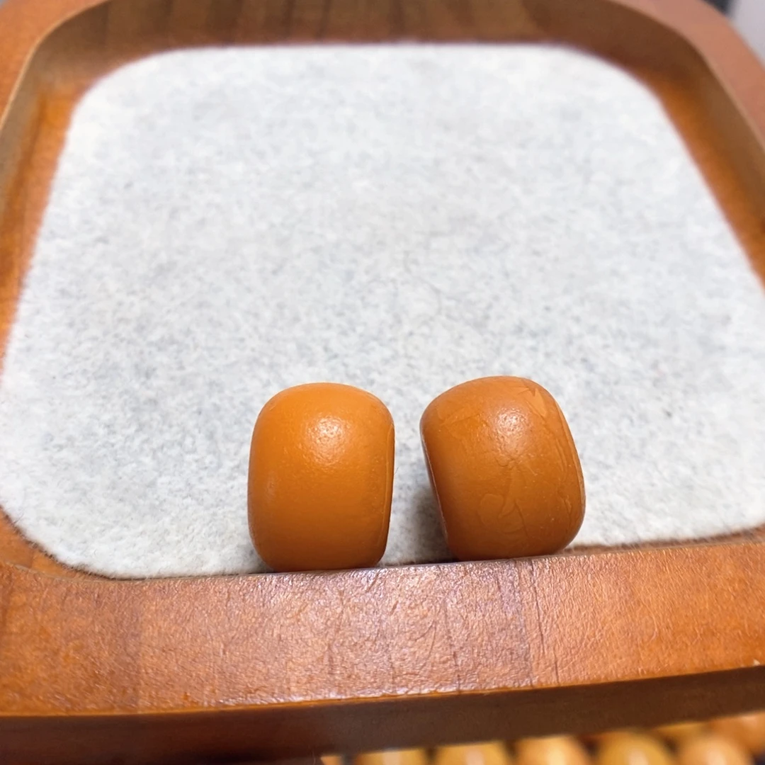老***赵裸石蜜蜡未镶嵌配饰