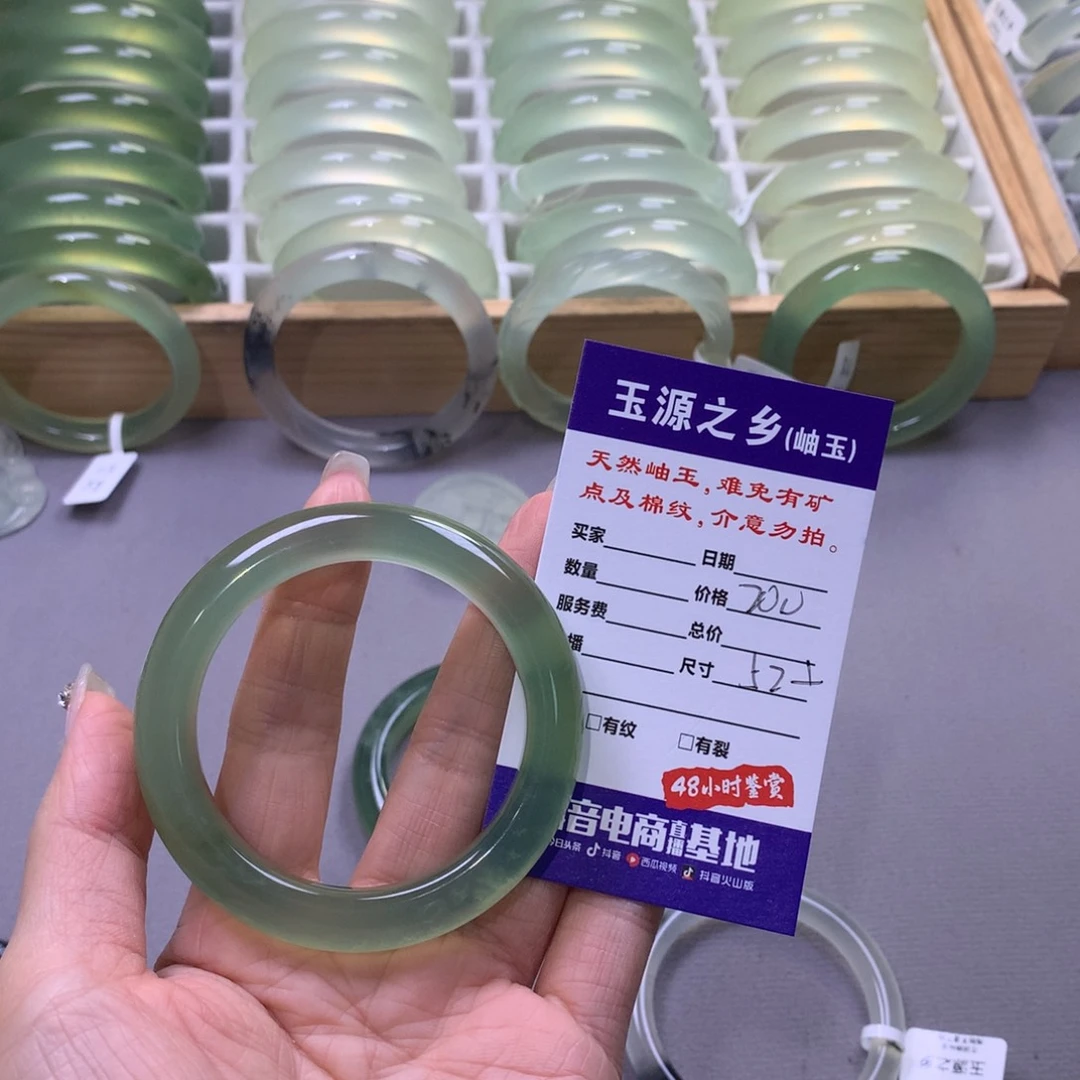 蛇纹石玉手镯未镶嵌阿**?