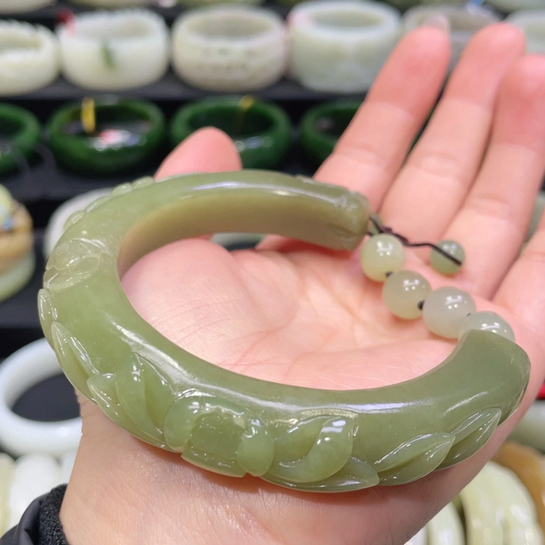 未镶嵌手镯和田玉6。  圈口62+