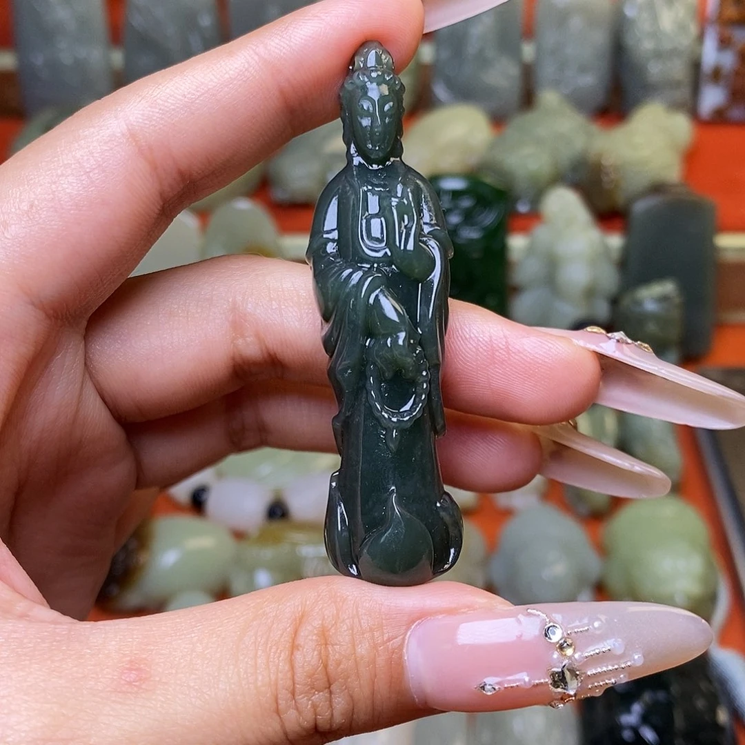 永***安和田玉未镶嵌颈饰