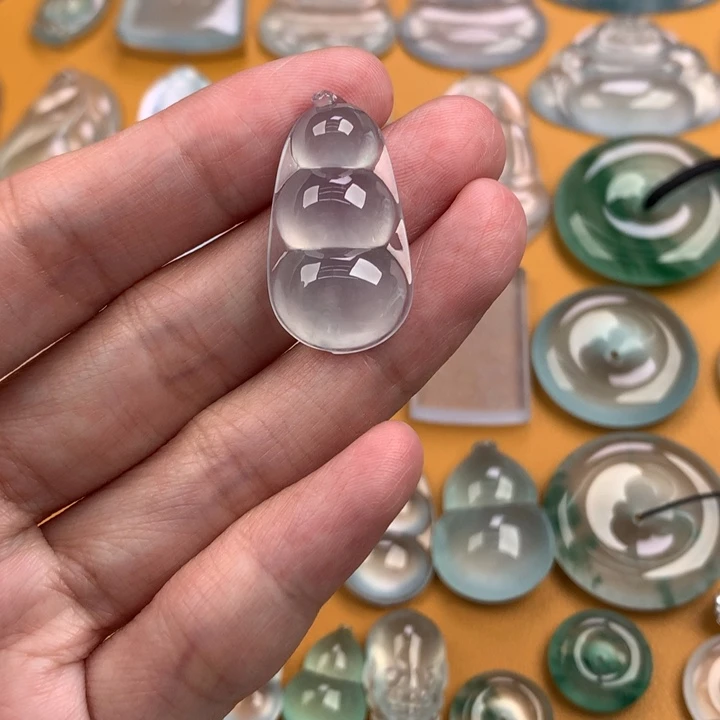 颈饰未镶嵌翡翠…..