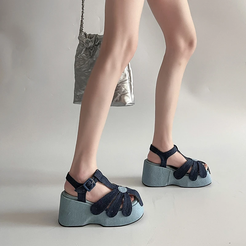 包头罗马凉鞋女2025春夏季新款牛仔布镂空小个子增高厚底坡跟鞋女