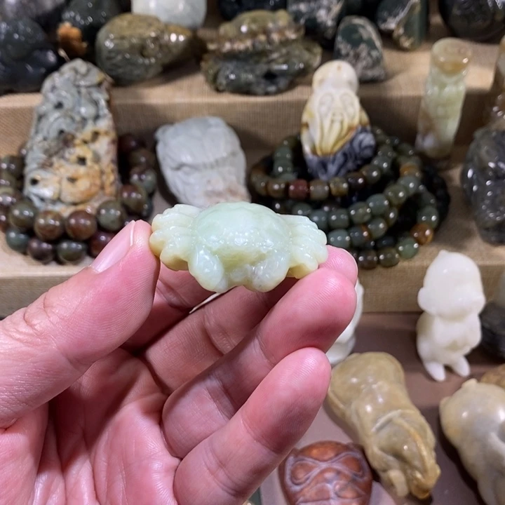 透闪石质玉未镶嵌挂件