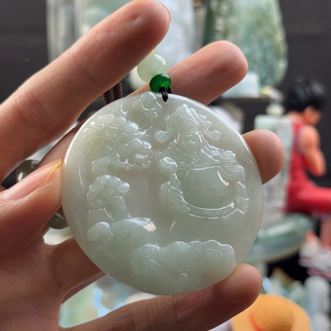 翡翠颈饰未镶嵌山水财爷爷