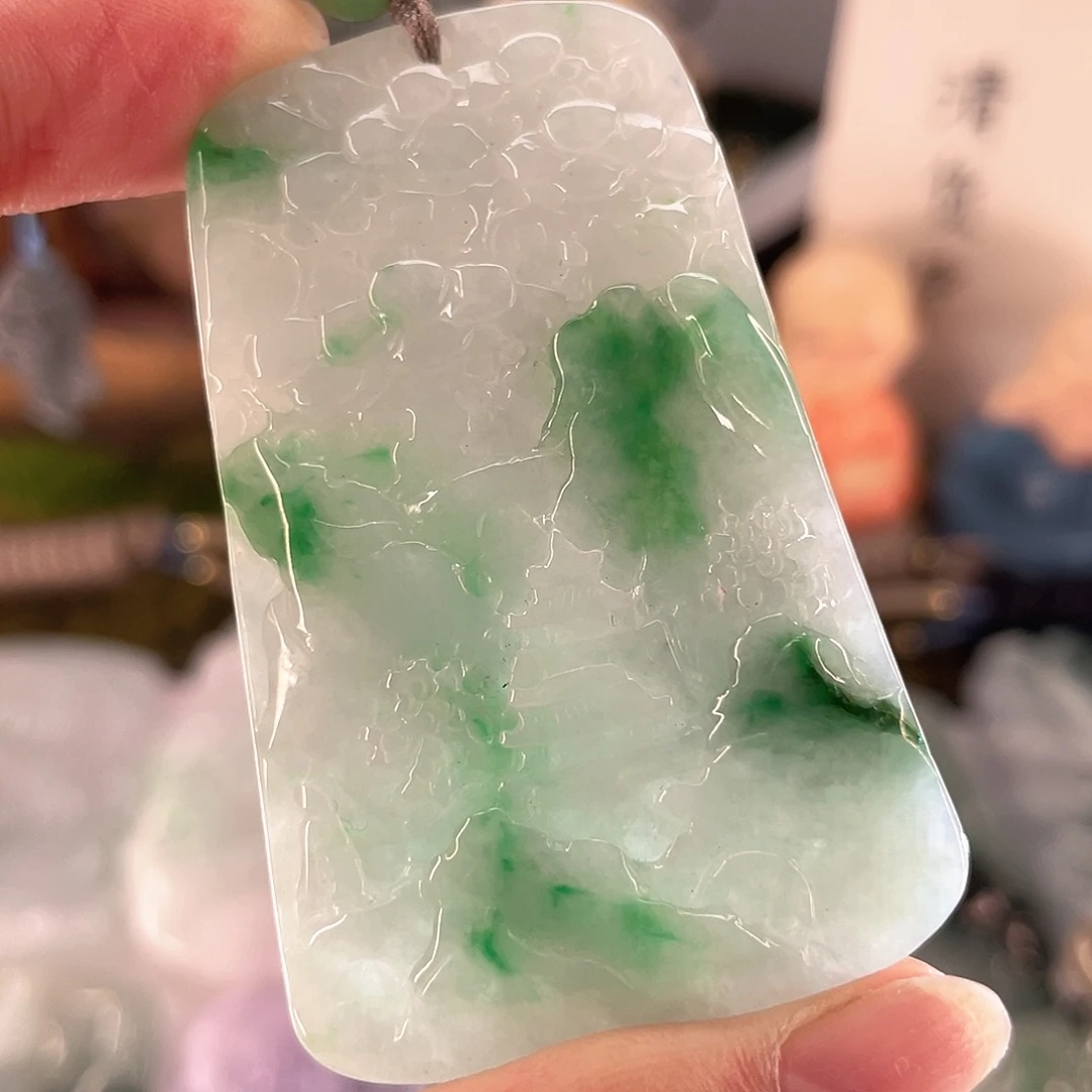 翡翠未镶嵌颈饰山水