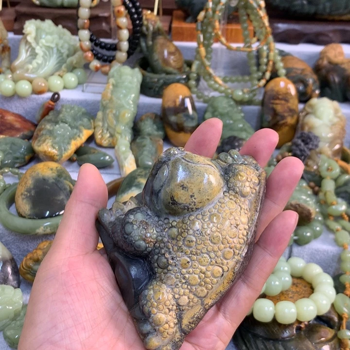 你***生岫岩河磨玉（透闪石质玉）未镶嵌把件
