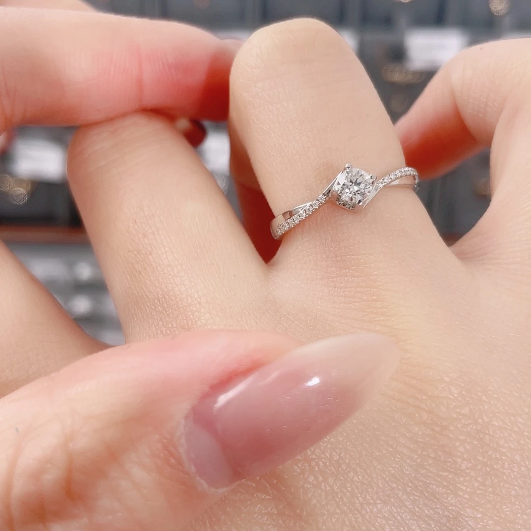 天然钻石戒指/指环18K金镶嵌A18090352