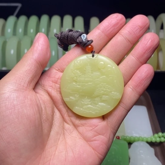 和田玉未镶嵌吊坠(赠链)