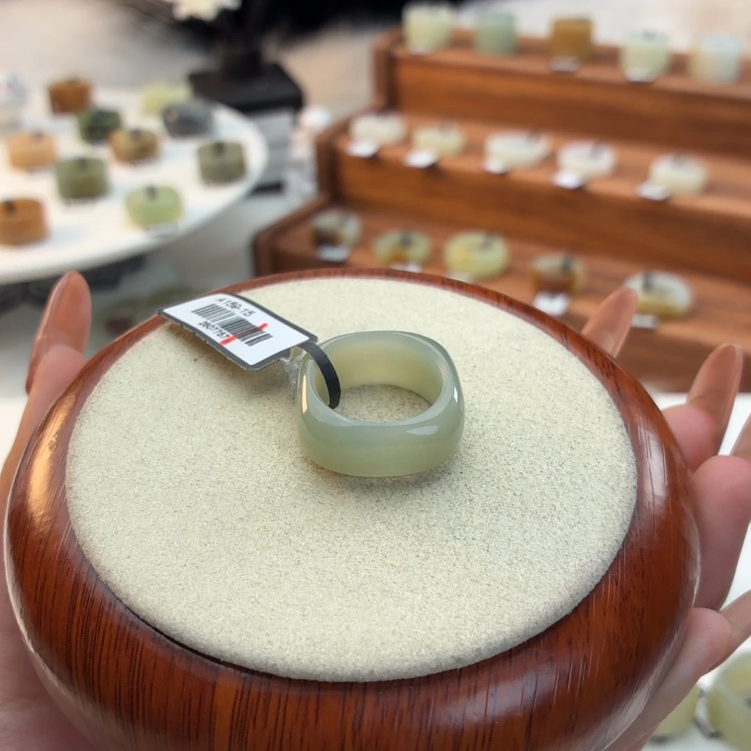 和田玉未镶嵌戒指浅水方圆17.13mmj107