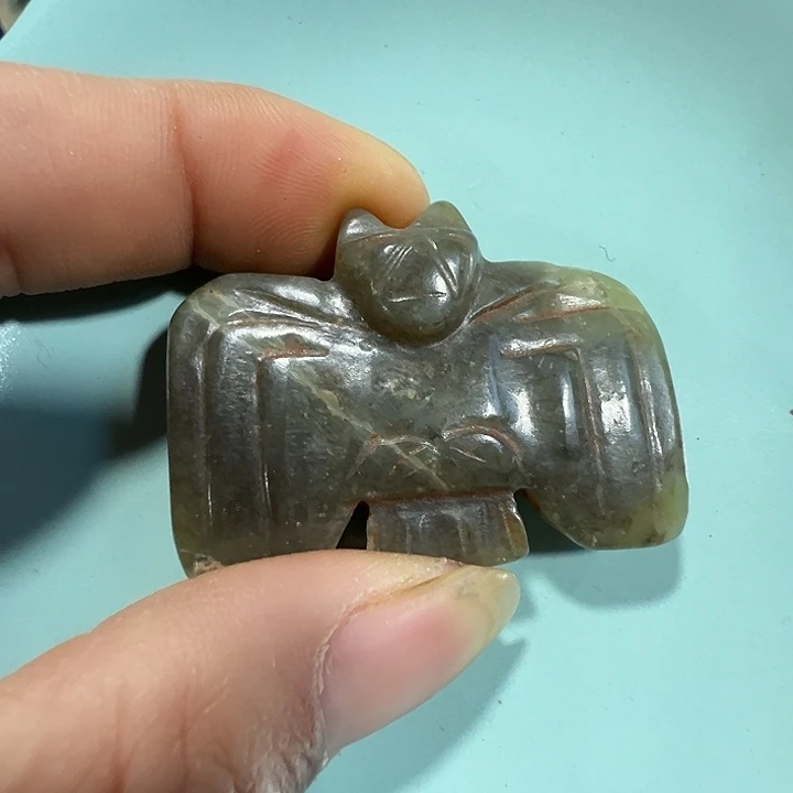 透闪石质玉未镶嵌挂件