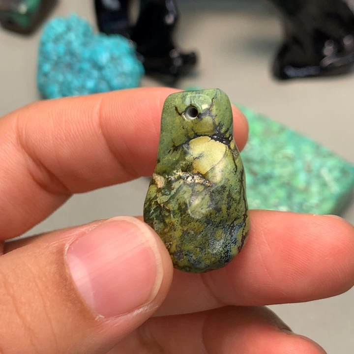 绿松石未镶嵌颈饰