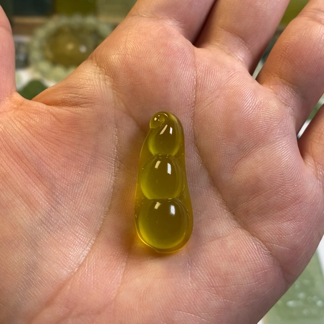 四***姐未镶嵌蛇纹石玉颈饰