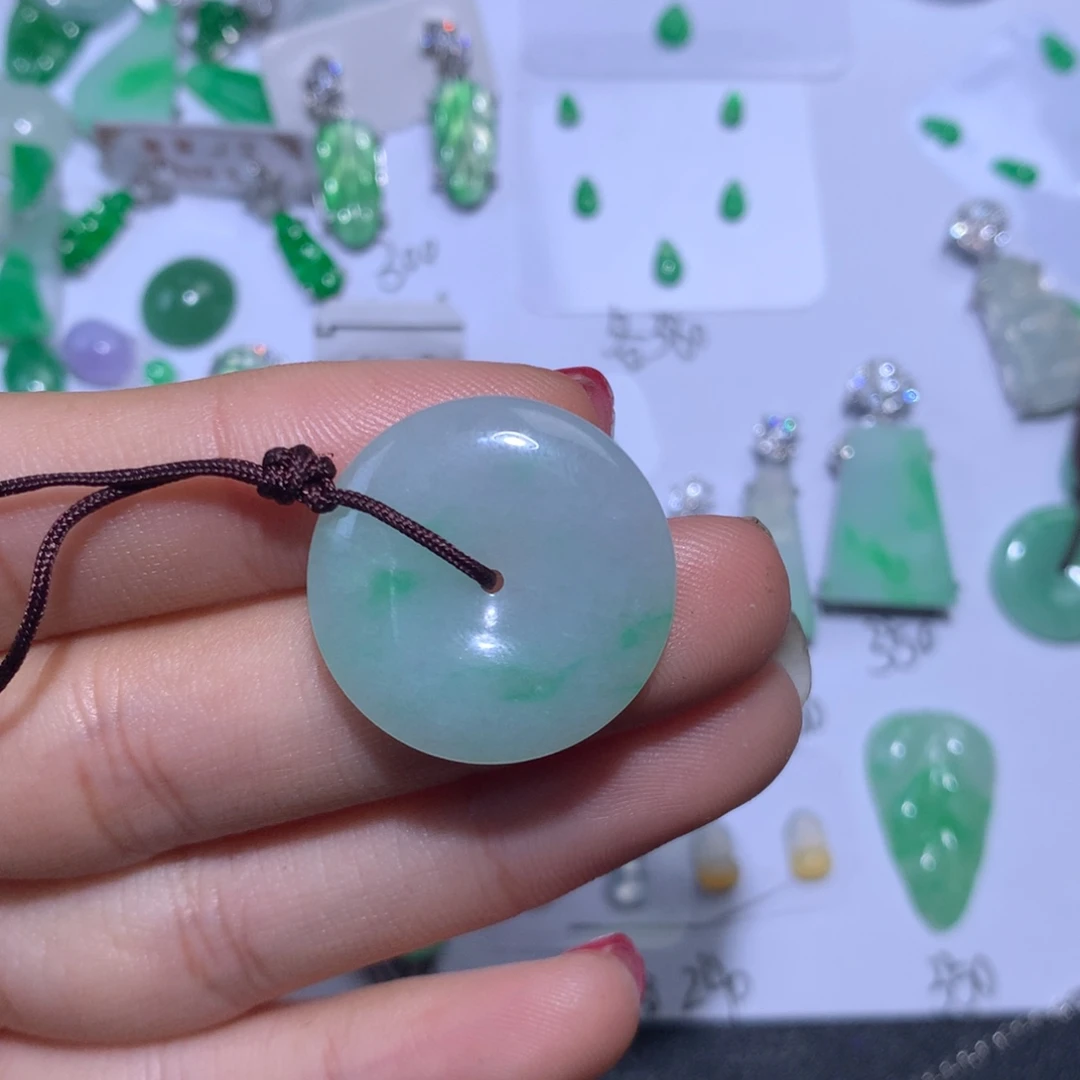 翡翠未镶嵌颈饰扣子