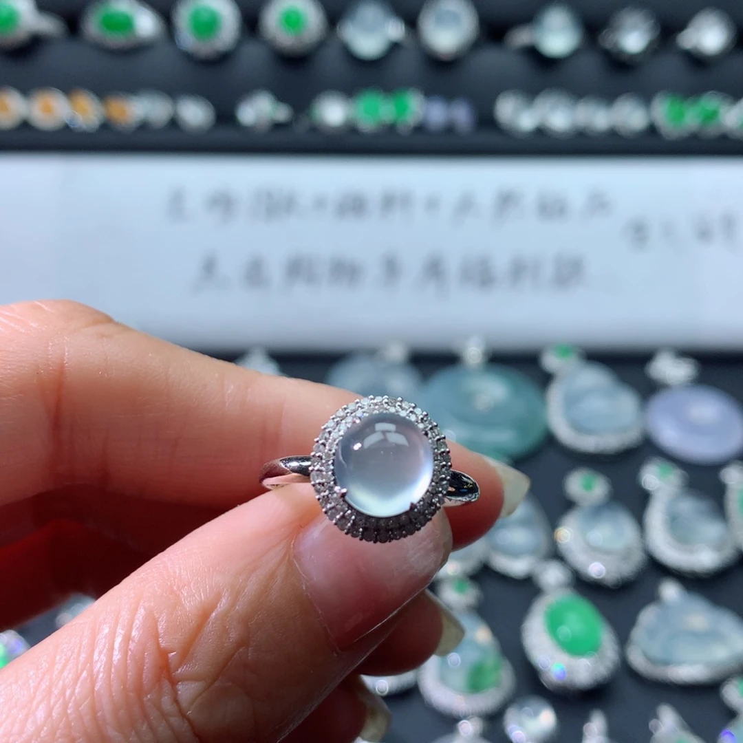 18K金镶嵌戒指翡翠