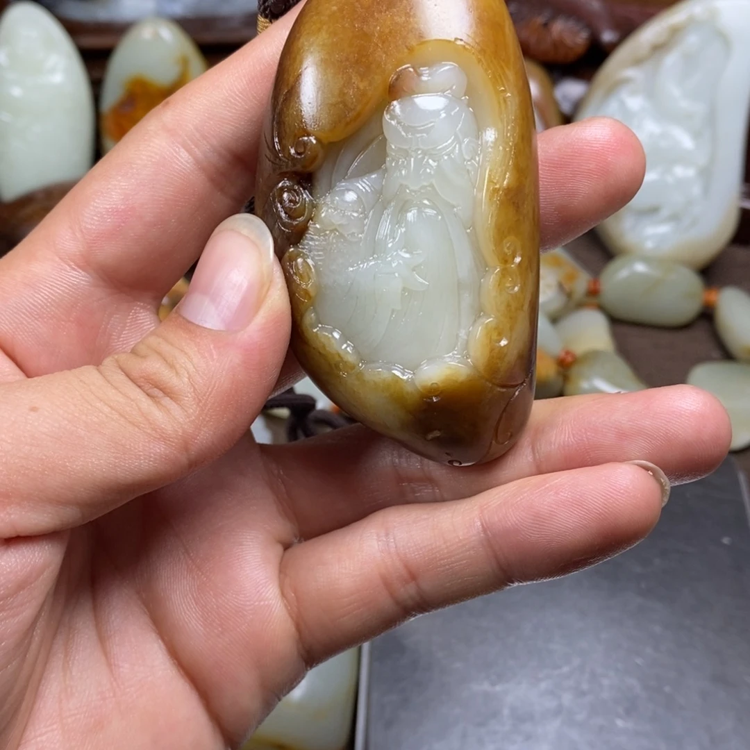 和田玉未镶嵌把件