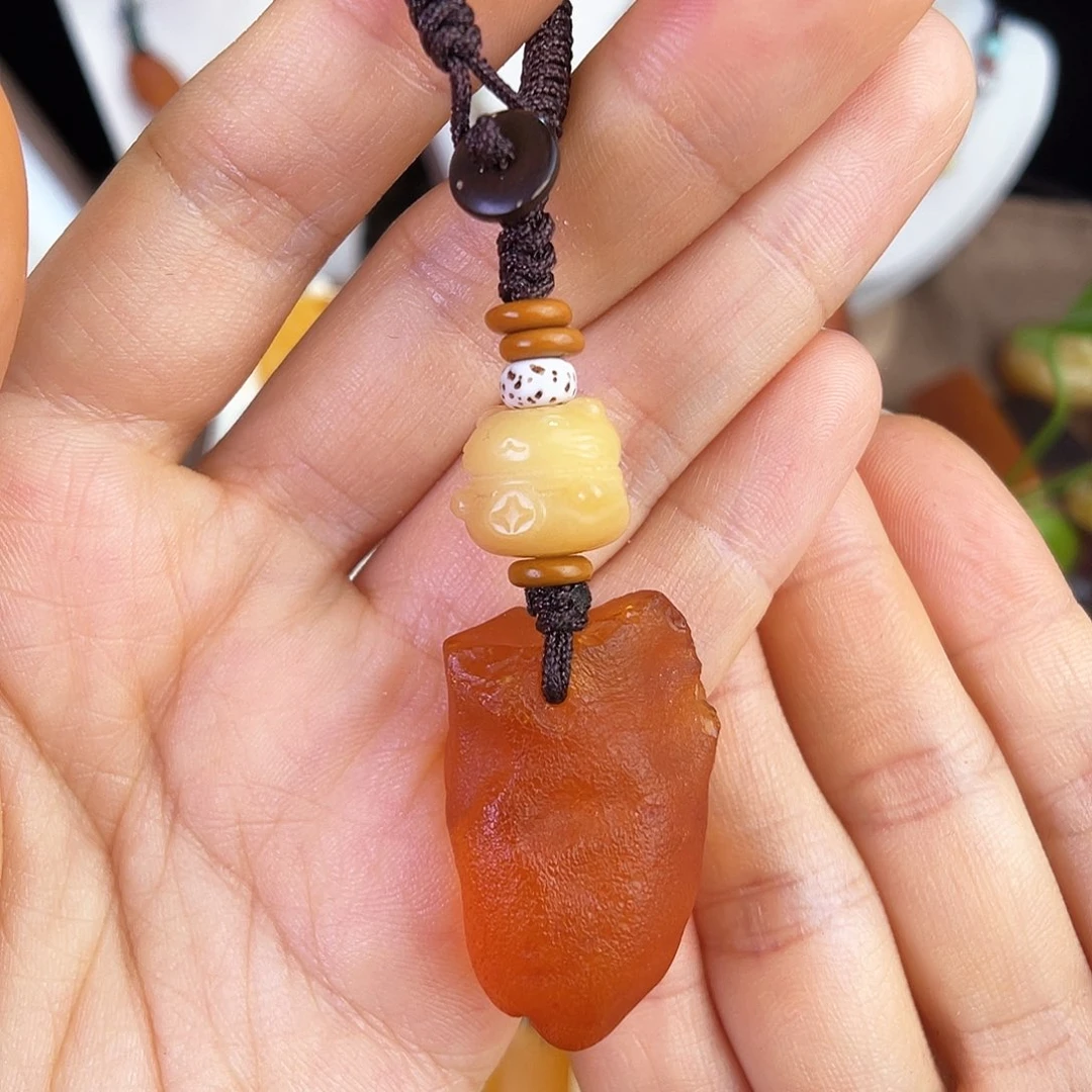 未镶嵌琥珀珠宝奇石，