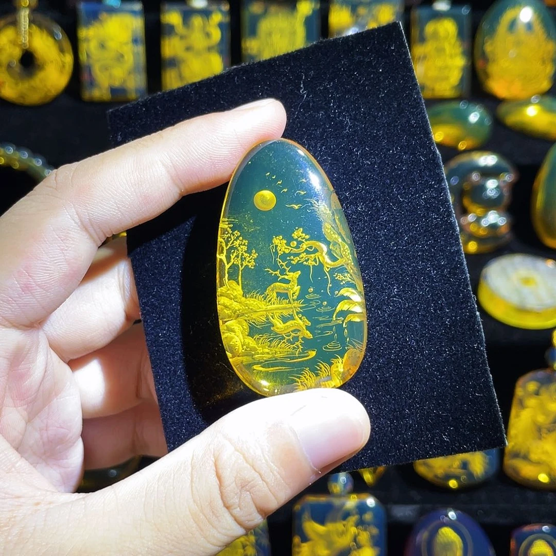 琥珀颈饰未镶嵌蓝珀小鹿阴雕吊坠