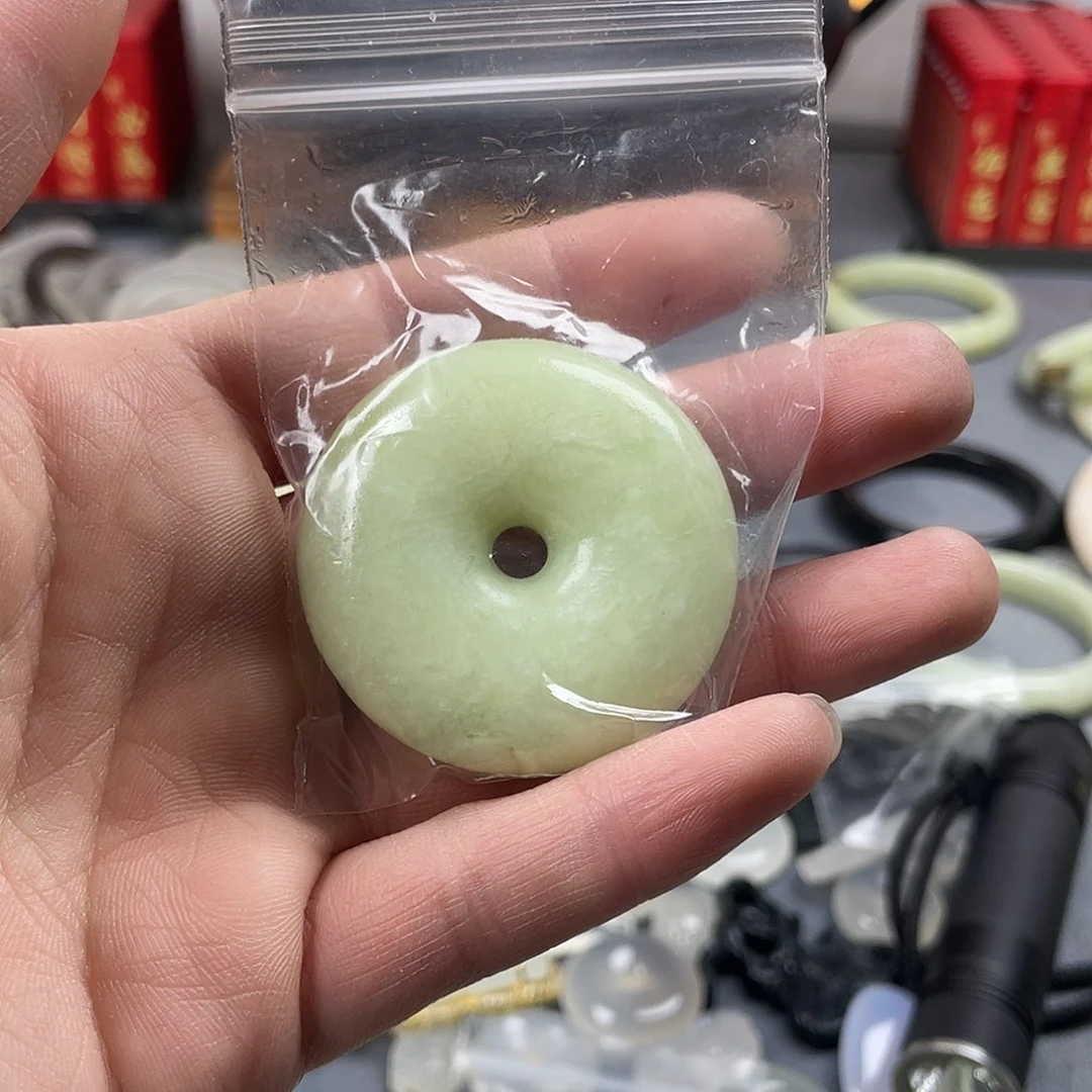 蛇纹石玉颈饰未镶嵌