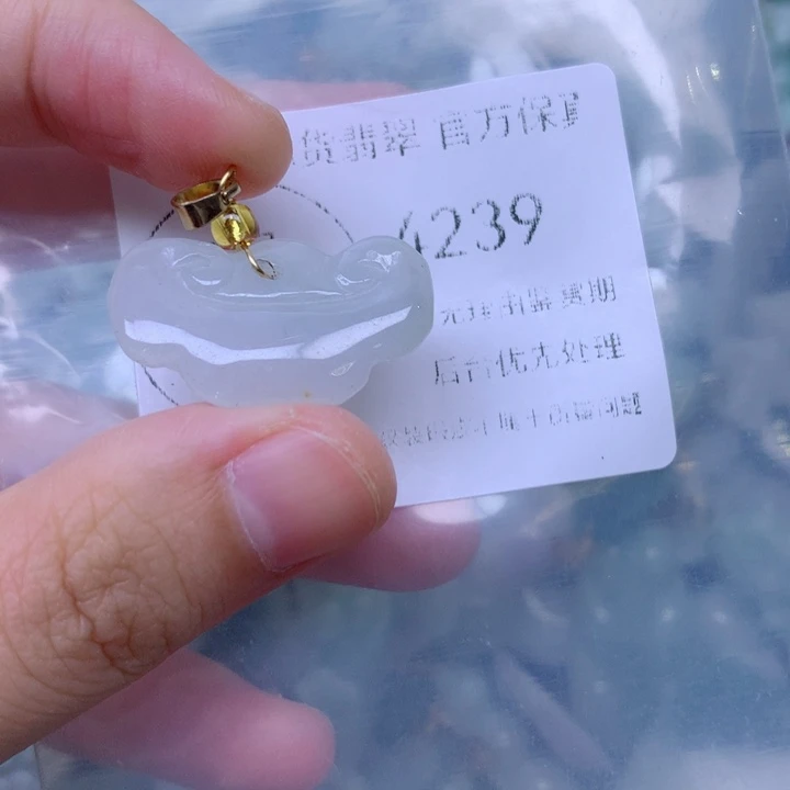 吊坠(不含链)未镶嵌翡翠