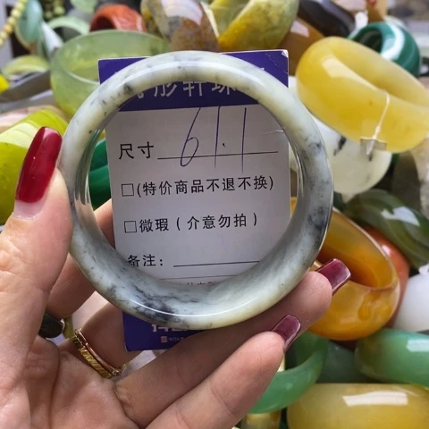 蛇纹石玉手镯未镶嵌