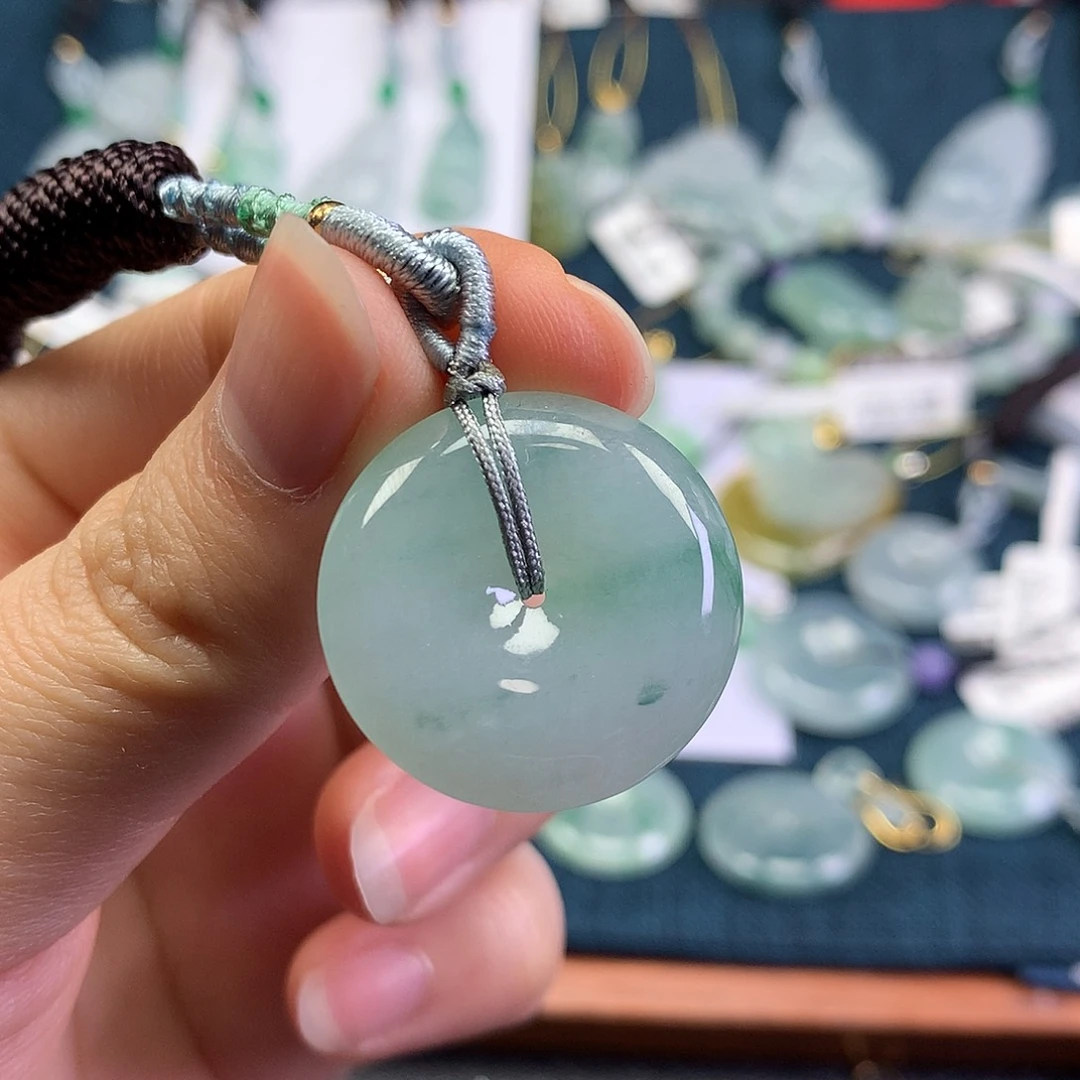 翡翠未镶嵌颈饰平安扣