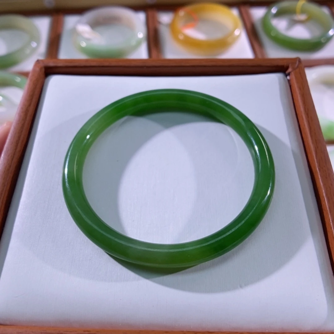 【闪购商品】未镶嵌手镯和田玉（碧玉）